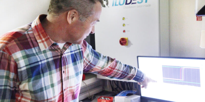 Dr. Thomas Möllers überprüft die Recyclingrate (Foto: Katrin Sturm)