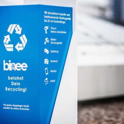 binee-Tonnen belohnen ihre Nutzerinnen und Nutzer und setzen auf Recycling (Foto: Anne Schwerin)
