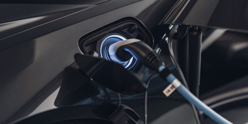 Entsorgung von E-Autos: Wer trägt die Verantwortung? (Foto: microgen, iStock) (Foto: microgen (iStock))
