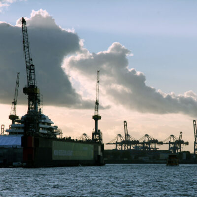 Hamburg ist der drittgrößte Containerhafen in Europa. (Foto: Sonderabfallwissen)