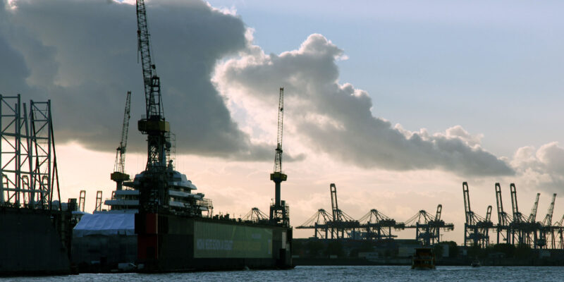 Hamburg ist der drittgrößte Containerhafen in Europa.