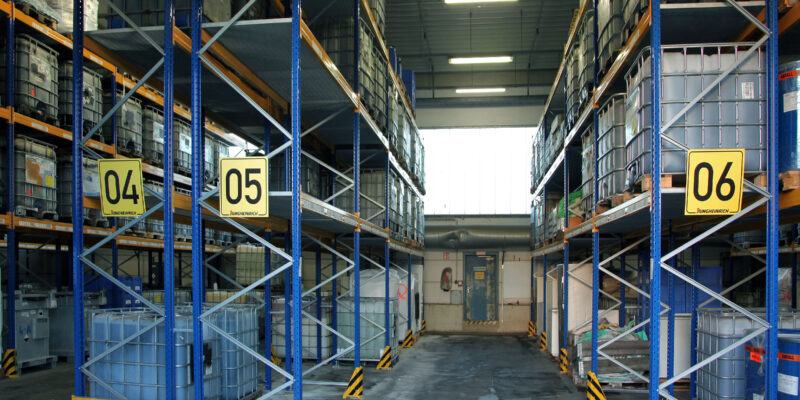 Blick ins Sonderabfall-Zwischenlager der Hamburger Schiffsentsorger.