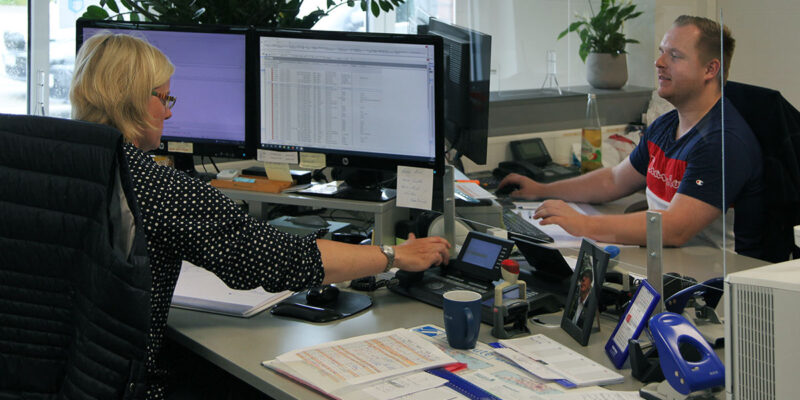 Besonderen Wert legt die Geschäftsführung auf stete Kommunikation mit den Fahrern auf der Straße. (Foto: Sonderabfallwissen)