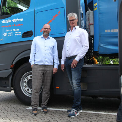 Familienunternehmen in dritter Generation – Geschäftsführer Frank Große-Vehne (links im Bild) und Speditionsleiter Michael Raukamp
