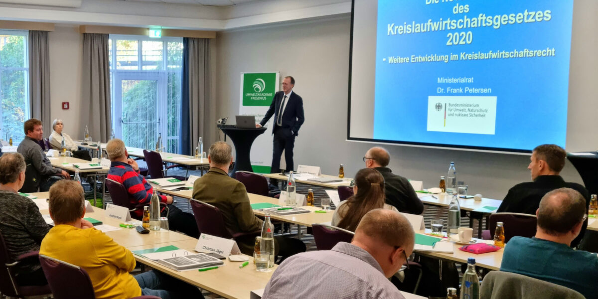 Abfallrecht-Tagung in Dortmund: Während der Fachvorträge wurden zahlreiche Fragen aus der abfallrechtlichen Praxis beantwortet (Foto: Barbara Kramer)