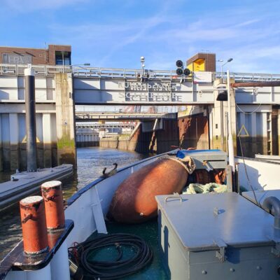 Entsorgungstour durch den Hamburger Hafen (Foto: Sonderabfallwissen)