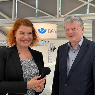 bvse-Experte Thomas Dr. Thomas Probst auf der IFAT im Gespräch mit Sonderabfallwissen (Foto: Sonderabfallwissen)