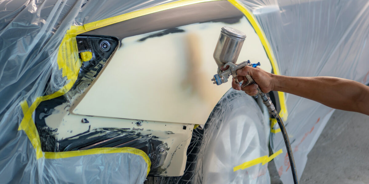 Die Anforderungen an das Abfallmanagement werden auch für Kfz-Werkstätten immer komplexer (Foto: amnat jomjun (iStock))