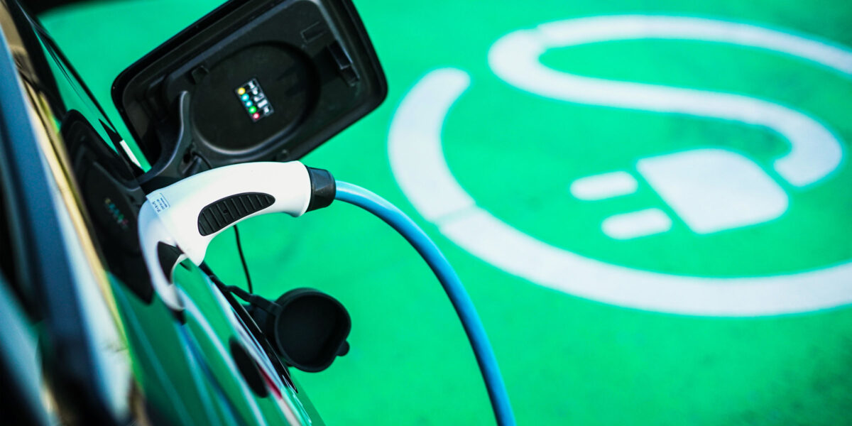 Die Herstellung von Batterien für Elektroautos soll nachhaltiger und transparenter werden (Foto: RS-Studios (iStock))
