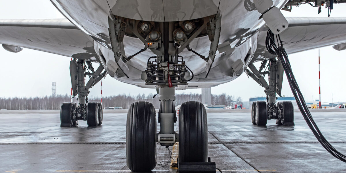 Gefährliche Abfälle im Luftfahrtsektor erfordern sichere, wirtschaftliche und nachhaltige Entsorgung (Foto: aapsky, AdobeStock)