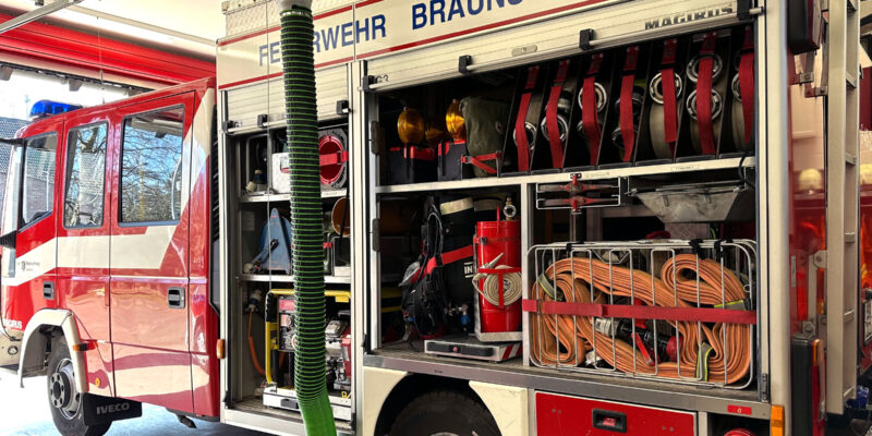 Geöffnetes Feuerwehrfahrzeug